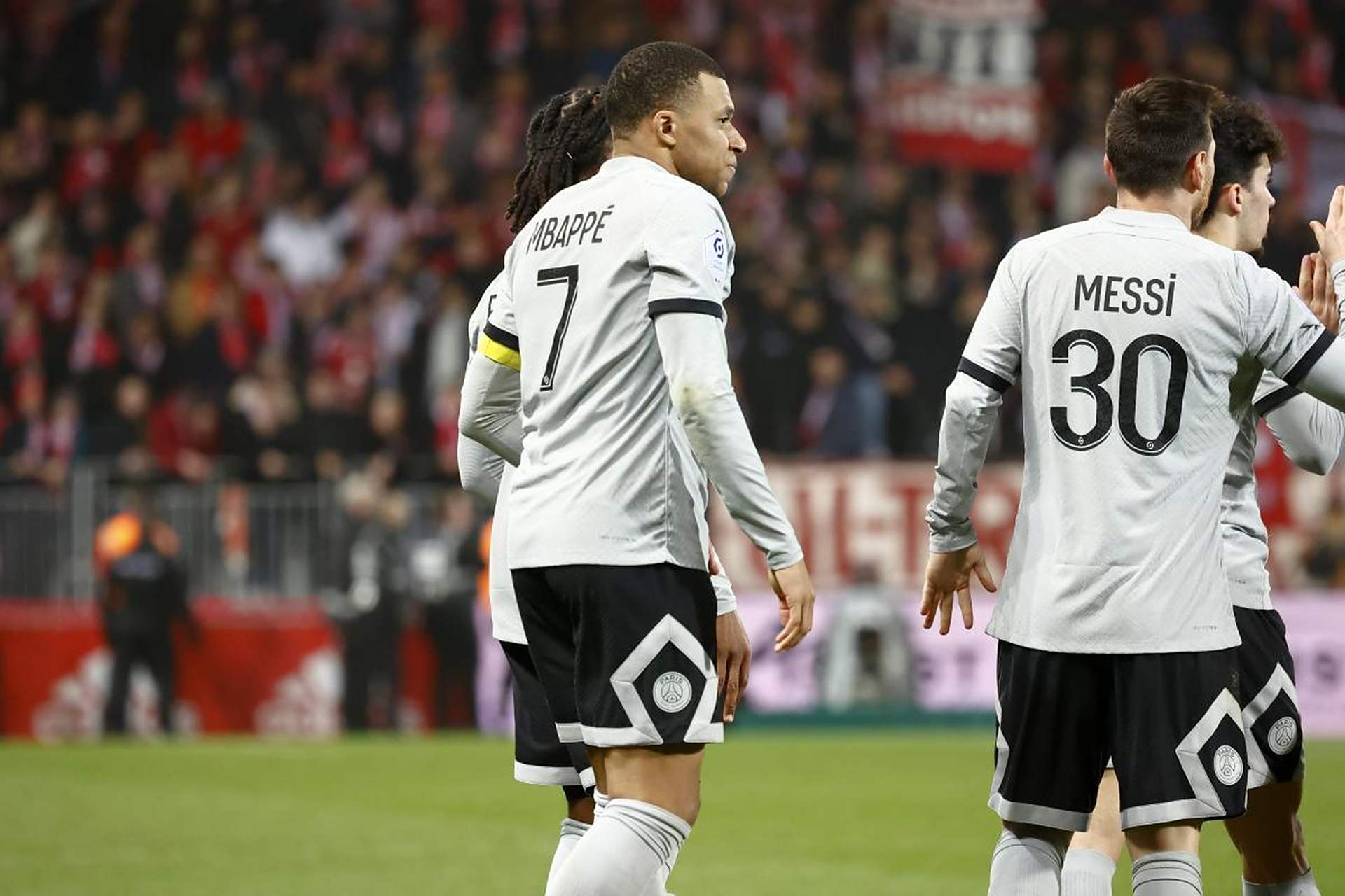 -包含巴黎圣日耳曼战平热刺，姆巴佩梅开二度西甲的词条