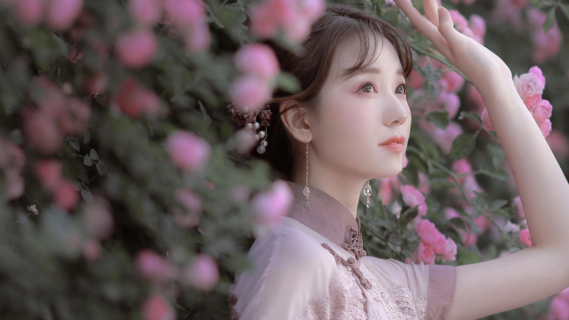 巴林引擎启动与诺坎普的呐喊，极速世界与绿茵场的双重奏